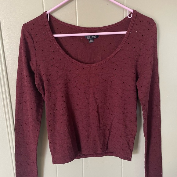 Few swimsuits and a pair of shoes. - Picture 4 of 5